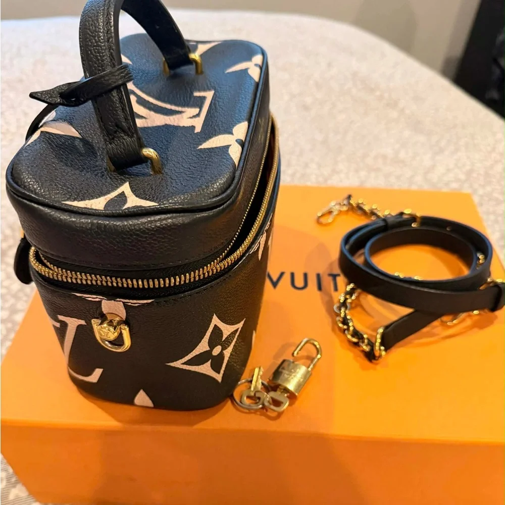 Louis Vuitton Black and Cream vanity Bag - Picture 7 of 8